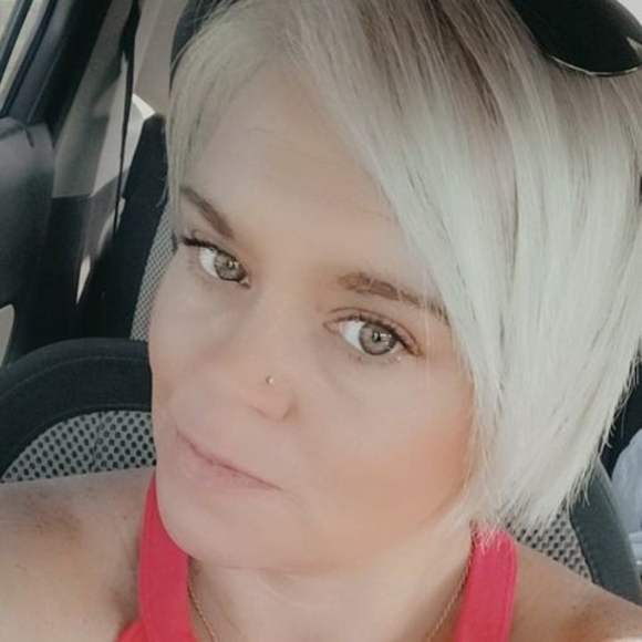 Profile Picture of Krystal Walker (@walkkryald) on Poshmark