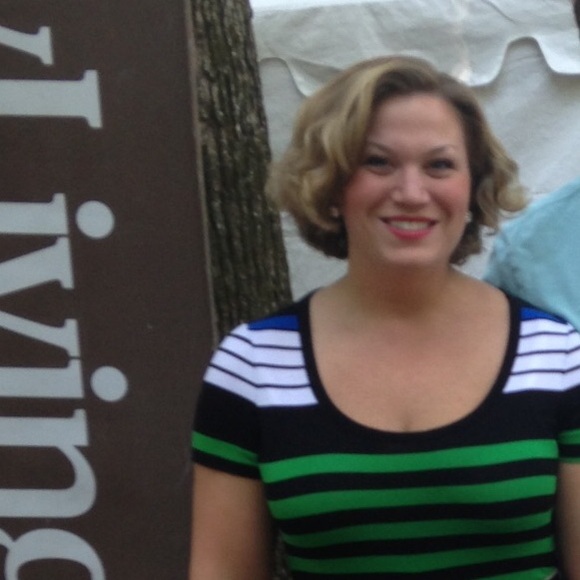 Sunny Sandos - Poshmark Profile Picture of Sunny Sandos (@sunnysandos) on Poshmark