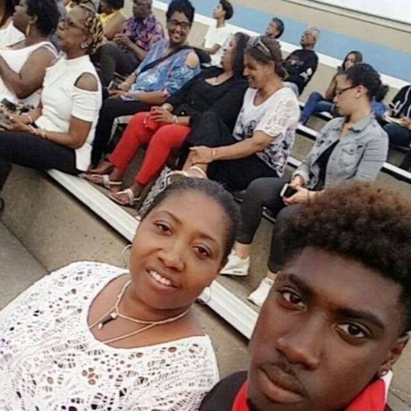 Profile Picture of Nicole Apparicio (@nicoleapparicio) on Poshmark