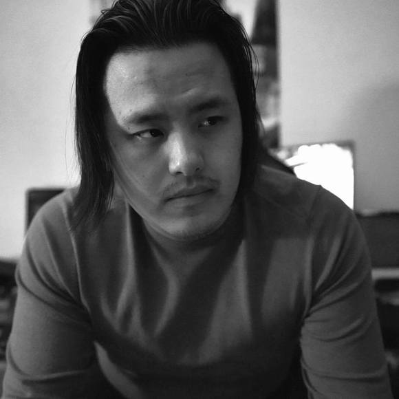 Profile Picture of Johnny Vue (@johnny_vue) on Poshmark