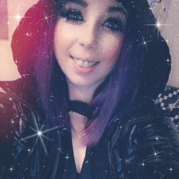 Profile Picture of Ashley Emord (@ashleyemord) on Poshmark