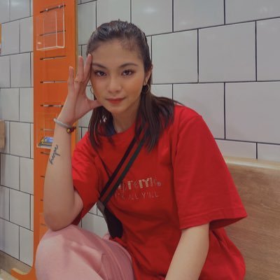 Profile Picture of Kate Lim (@itsnotsiobe) on Twitter