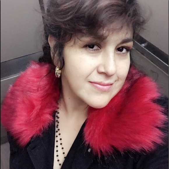 Profile Picture of Geovana Gandarillas (@gflorangely71) on Poshmark