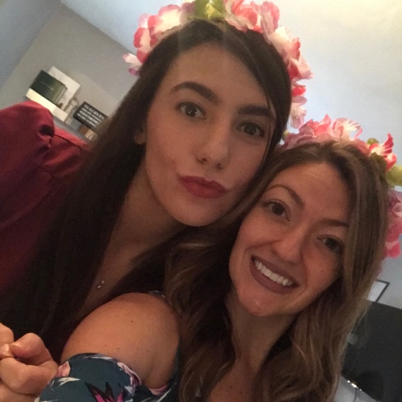 Profile Picture of Lauren Beland (@laurenbeland) on Poshmark