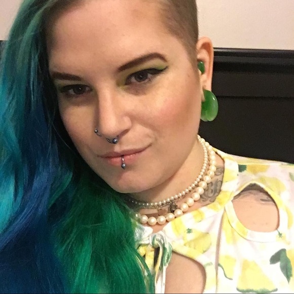 Profile Picture of Katherine Quinn (@k_johanne) on Poshmark