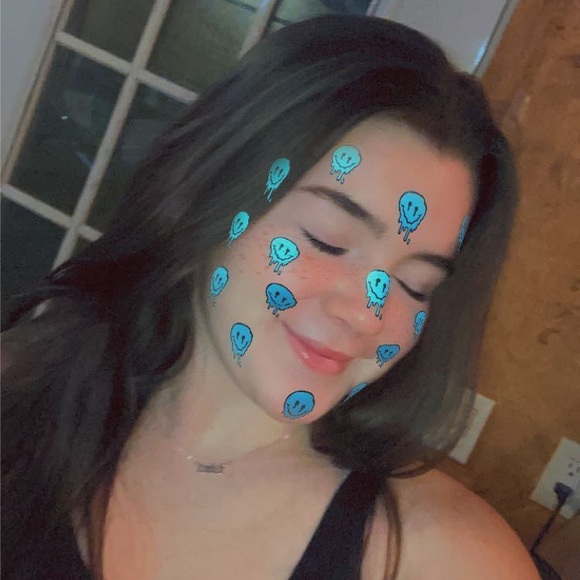 Profile Picture of Ava Throndson (@avathrondson) on Poshmark