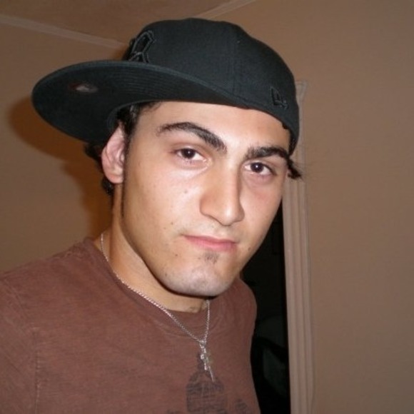 Profile Picture of Davey Tanner (@davidmalaimo) on Poshmark