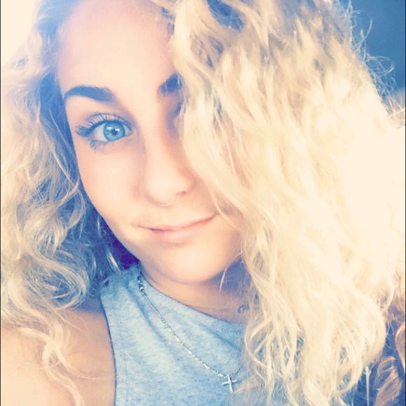 Profile Picture of Lauren Donato (@laurendonato123) on Poshmark