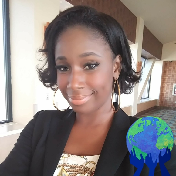 Profile Picture of Simone Adeshina (@simoneadeshina) on Poshmark