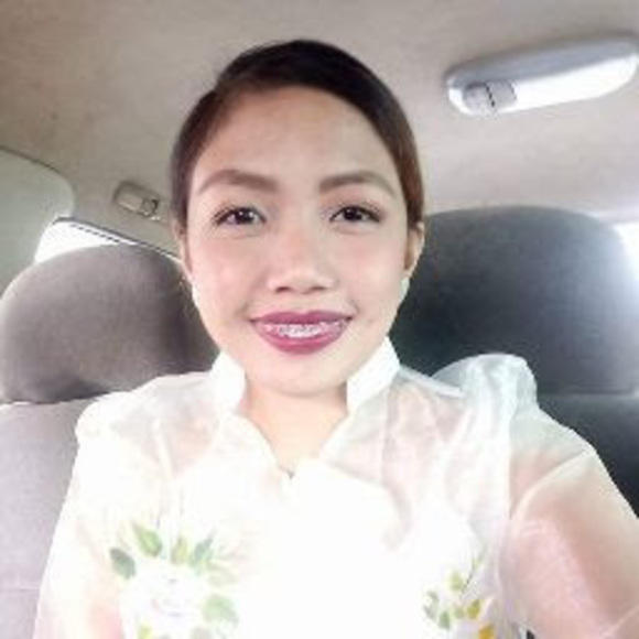 Profile Picture of Irish Bernardo (@ayrshb) on Poshmark