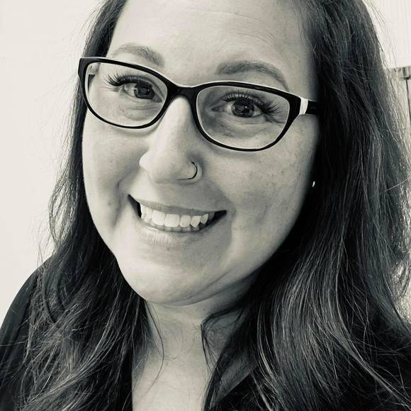 Profile Picture of Sarah Stracner (@sarah_lynn_80) on Poshmark