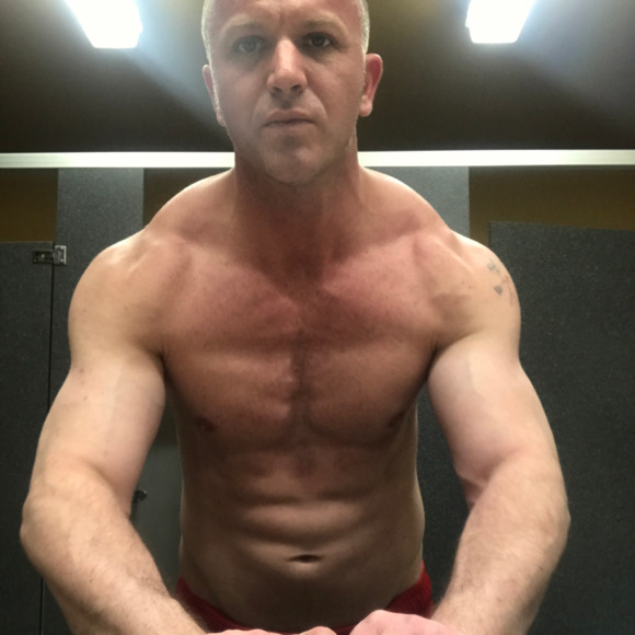 Profile Picture of Tavis Crayk (@tavisxcrayk) on Poshmark