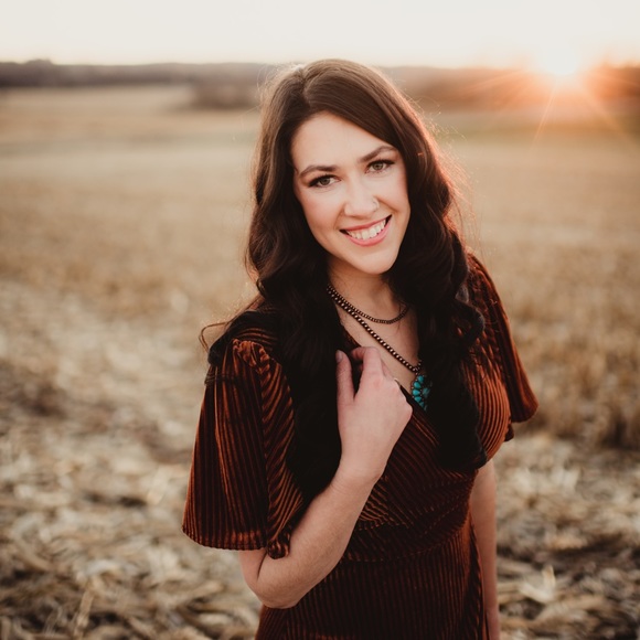 Profile Picture of Haley Dodd (@hdodd1112) on Poshmark