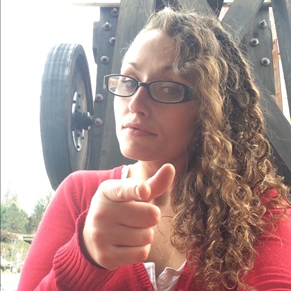 Allisha Haltom - Poshmark Profile Picture of Allisha Haltom (@allhaltom1) on Poshmark