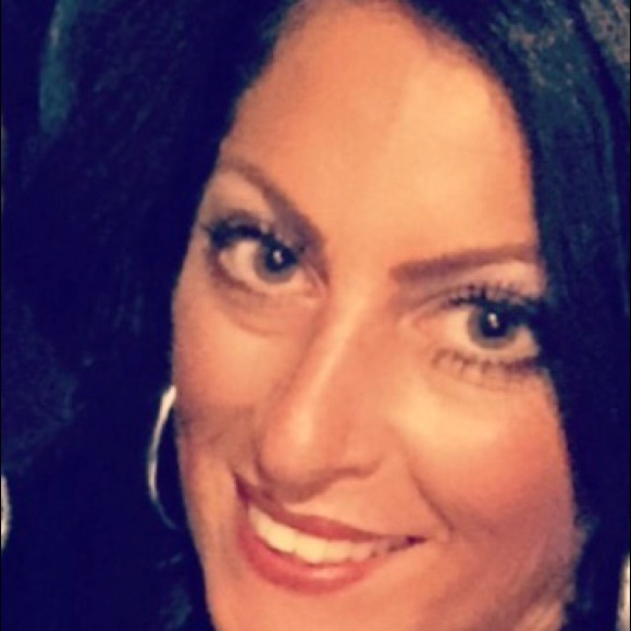 Profile Picture of Donna Disanto (@mediva123) on Poshmark