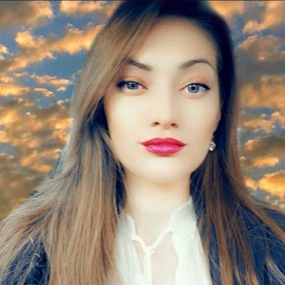 Profile Picture of Nicole Scherzin (@nicole767) on Poshmark