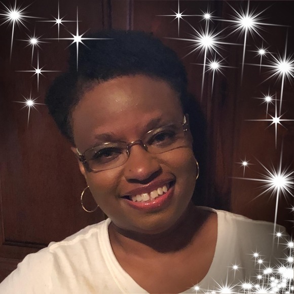 Profile Picture of Octavia mike Thomas (@octaviathomas55) on Poshmark