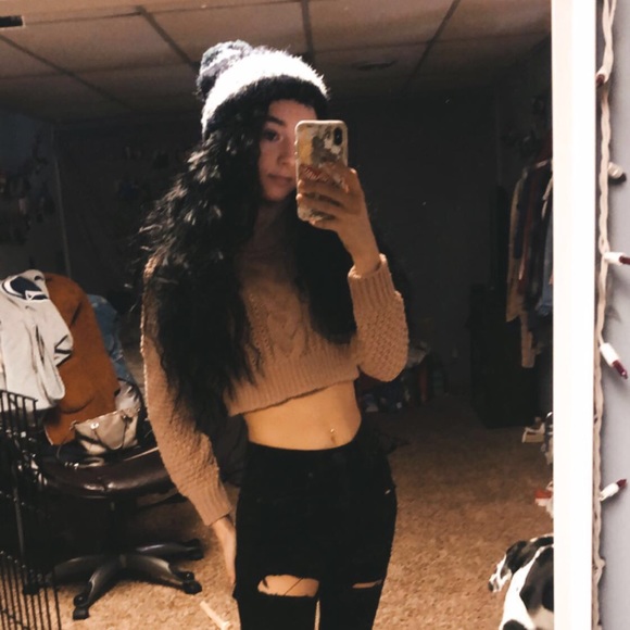 Profile Picture of Kamryn Cornuet (@kamryn_cornuet) on Poshmark