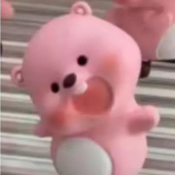 Profile Picture of Peter Zhu (@plzm01) on Poshmark