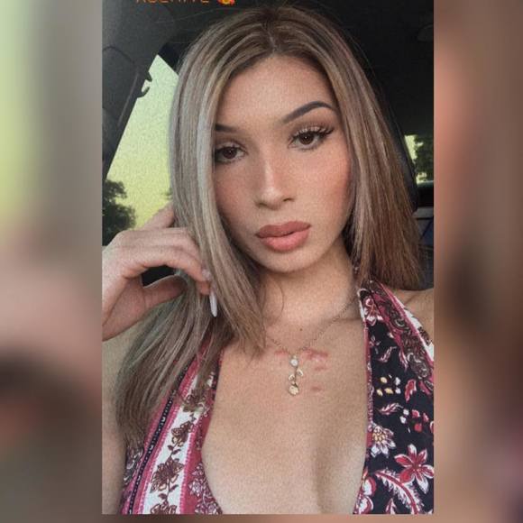 Profile Picture of Xochitl Velasco (@xochitlvelasco) on Poshmark