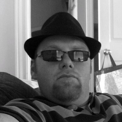 Profile Picture of Glen Frizzell (@FlyingBulldozer) on Twitter