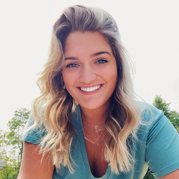 Profile Picture of Erika Harder (@eharder45) on Poshmark