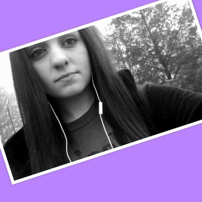 Profile Picture of Tori Evans (@torievans810) on Twitter