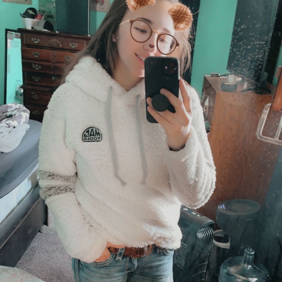 Profile Picture of Alexia Reals (@alexiareals) on Poshmark