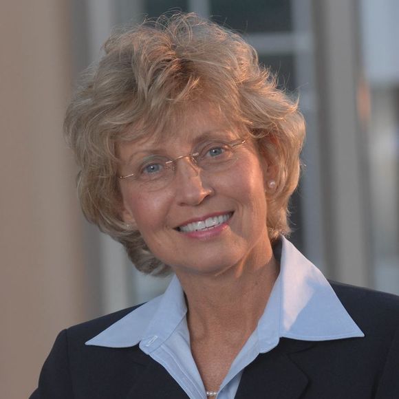 Profile Picture of Deborah Matthews (@matthewsdeb) on Poshmark