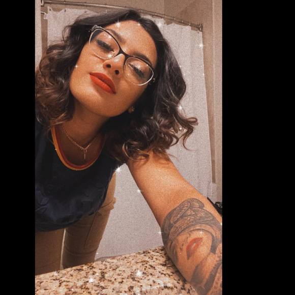 Profile Picture of Lea Martinez (@leamartinez97) on Poshmark