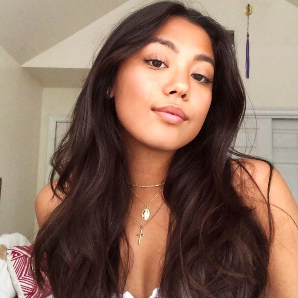 Profile Picture of Carolyn Carrera (@caracarrera) on Poshmark