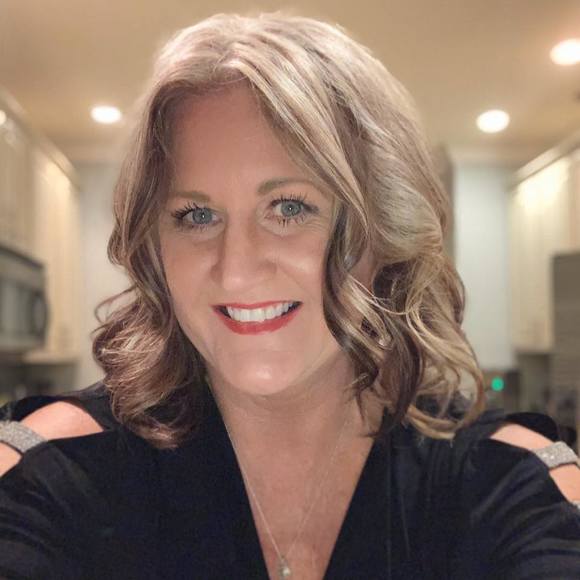 Profile Picture of Lisa Sagona (@mamasagonie) on Poshmark