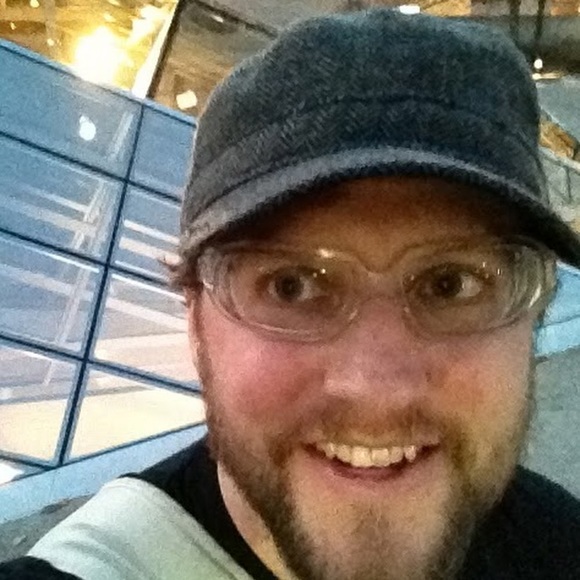 Profile Picture of Steven Moe (@microboeuf) on Poshmark