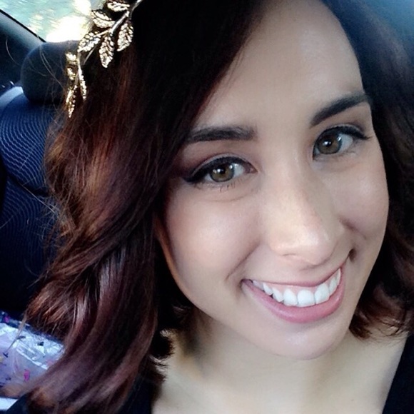 Profile Picture of Sarah Imura (@sarahdii) on Poshmark