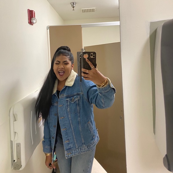 Profile Picture of Niliam isabel Iriarte (@niriarte) on Poshmark