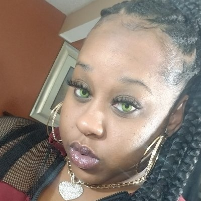 Profile Picture of Dee (@MaryJaneRollUp) on Twitter