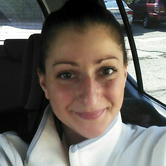 Profile Picture of Nicole Flaster (@neflast) on Poshmark