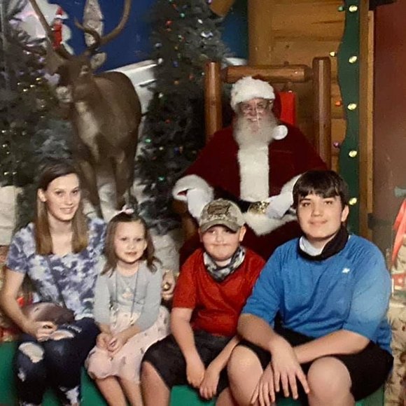 Profile Picture of Kristen Winterhalter (@kwinterhalter) on Poshmark