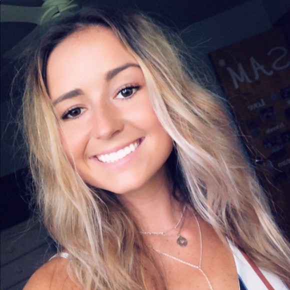 Profile Picture of Samantha Yetsick (@syetsick) on Poshmark
