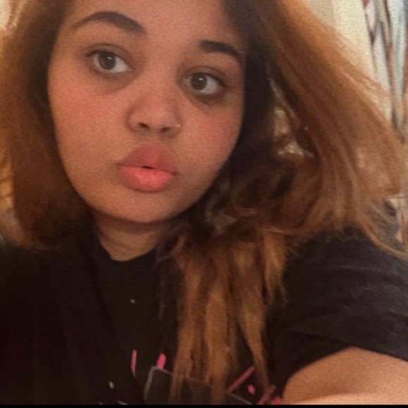 Profile Picture of Kaley Weaver (@kal_grace) on Poshmark