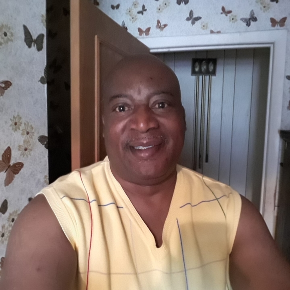 Profile Picture of Lashay Bellamy (@bellamylashay21) on Poshmark