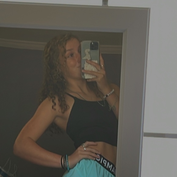 Haley bug Busch - Poshmark Profile Picture of Haley bug Busch (@haleybug1604) on Poshmark