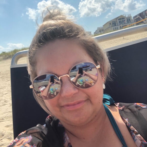 Adriane Delullo - Poshmark Profile Picture of Adriane Delullo (@adelullo1205) on Poshmark