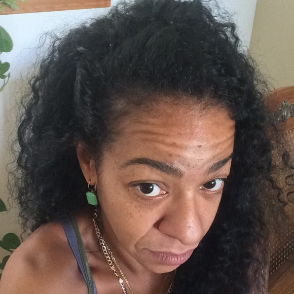 Profile Picture of Annie Casey (@nadarianne) on Poshmark