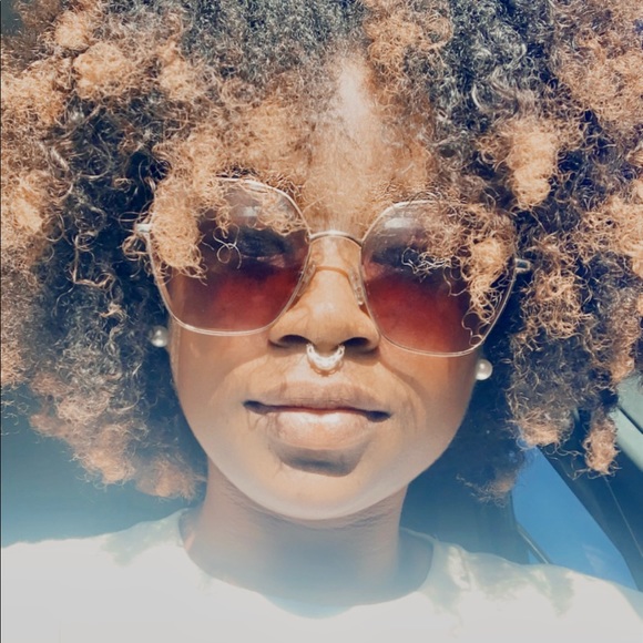 Profile Picture of Tia Haynes (@mycreativecoach) on Poshmark