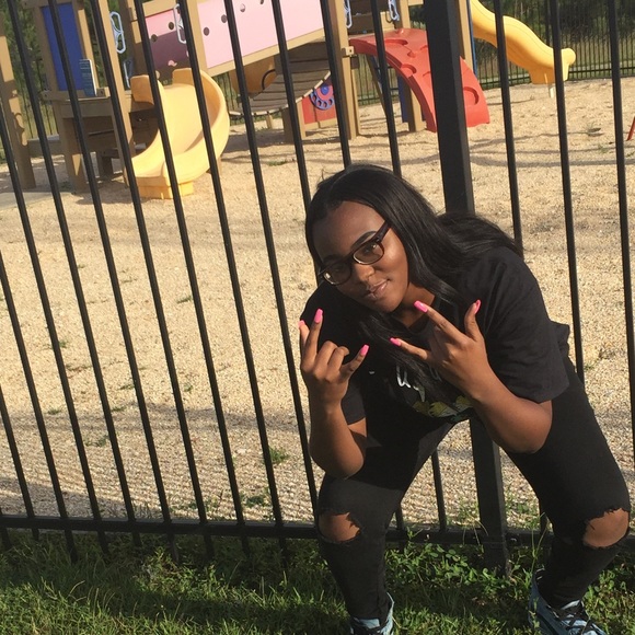 Profile Picture of Alexxa Conerly (@lexypooh__) on Poshmark