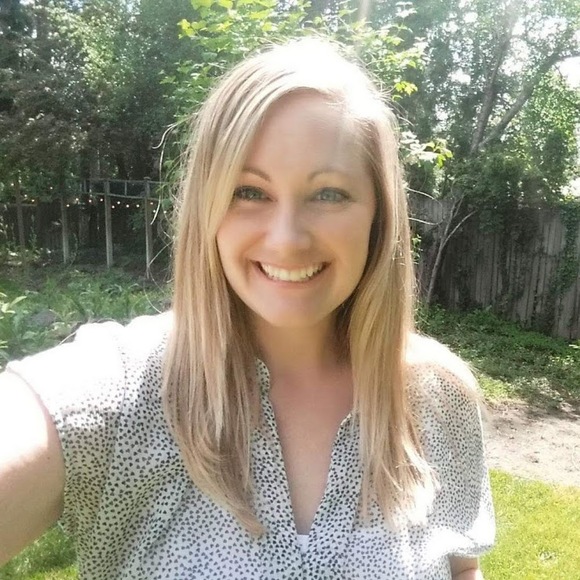 Profile Picture of Meredith Van dam (@mermvandam) on Poshmark