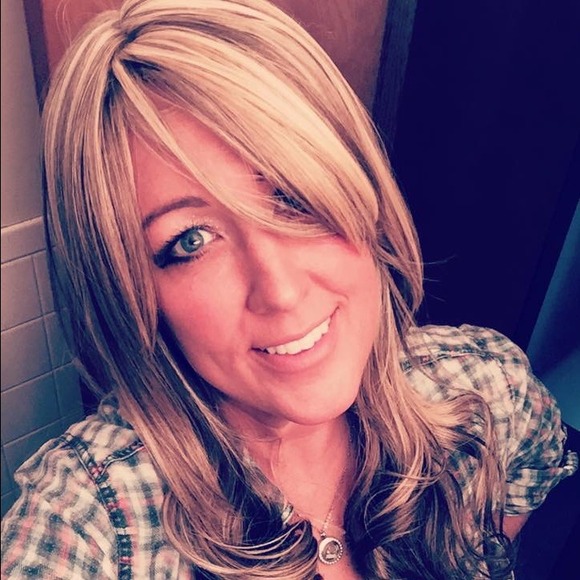 Profile Picture of Natalie Moolenaar (@nlintner0408) on Poshmark