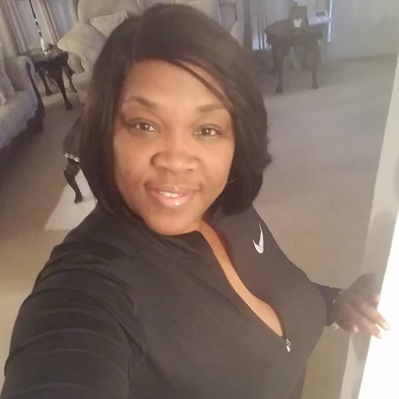 Bobbie Waters - Poshmark Profile Picture of Bobbie Waters (@bobbiejanet) on Poshmark