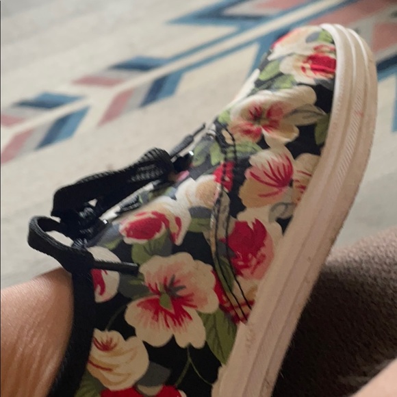 Mia Barber - Poshmark Profile Picture of Mia Barber (@miabarber639) on Poshmark